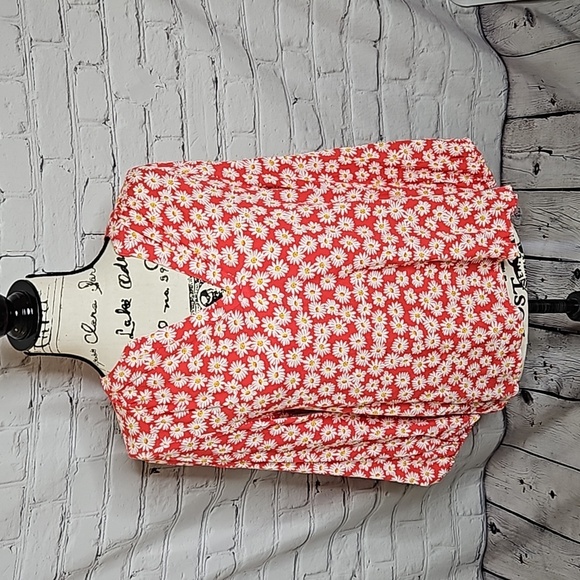 St. John's Bay Petites 3/4 Sleeve Blouse Red Daisy Print Size PS NWT - Picture 1 of 9